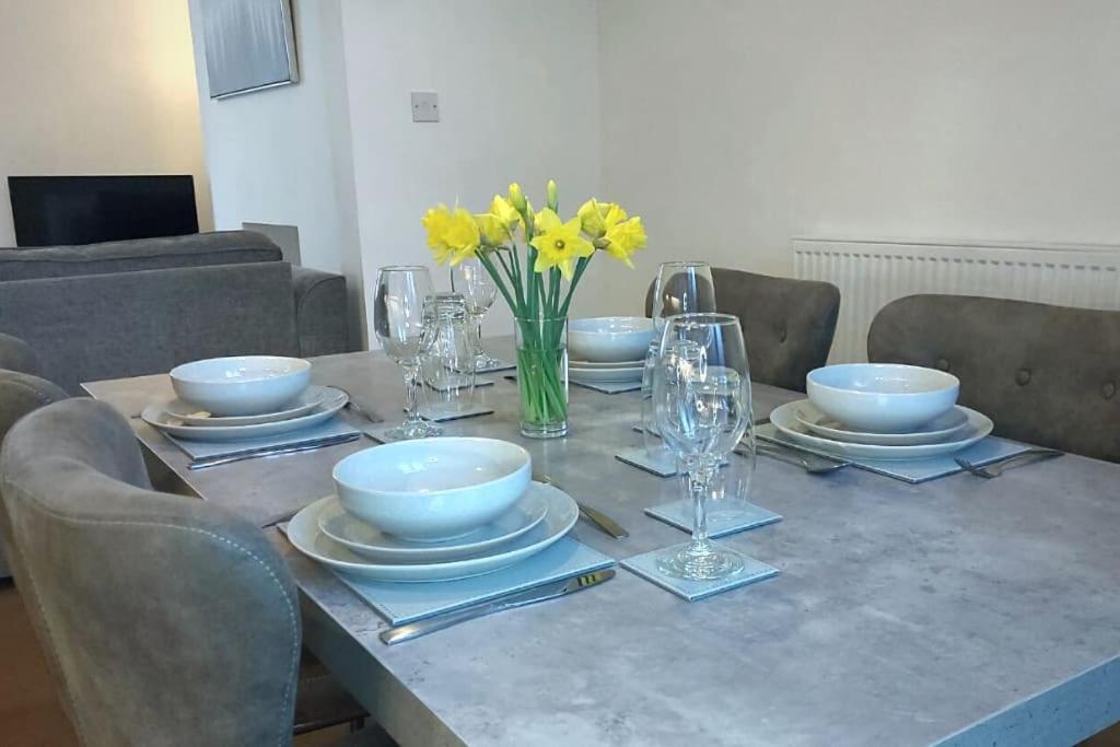 2 Bedroom City Centre Duplex Apt Preston  Eksteriør billede