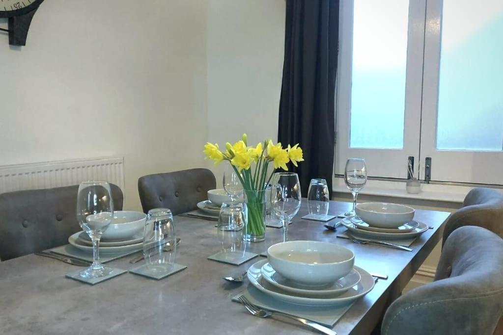 2 Bedroom City Centre Duplex Apt Preston  Eksteriør billede